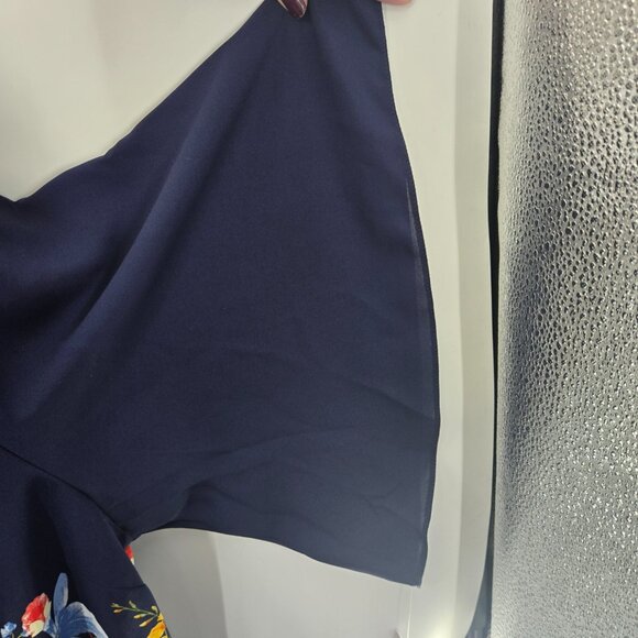 Jaclyn Smith Collection Navy Floral Sheer Tie Front Top Size XXL - Picture 3 of 10